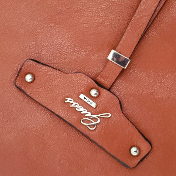 Guess Clutch - Picture 2 of 7